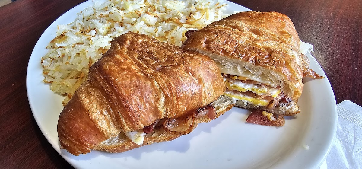 Howard Grill and Pancake House - Photo 4