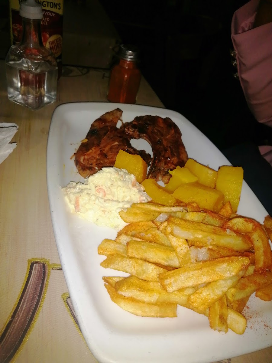 Tavern Restaurant - Photo 4