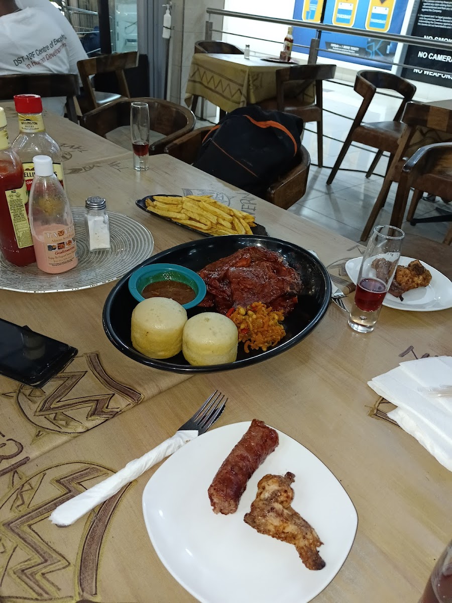 Tavern Restaurant - Photo 7