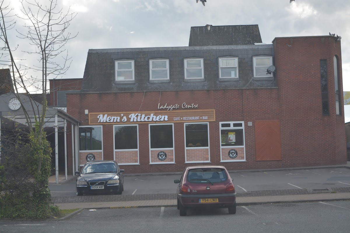 Mem's Kitchen - Photo 9