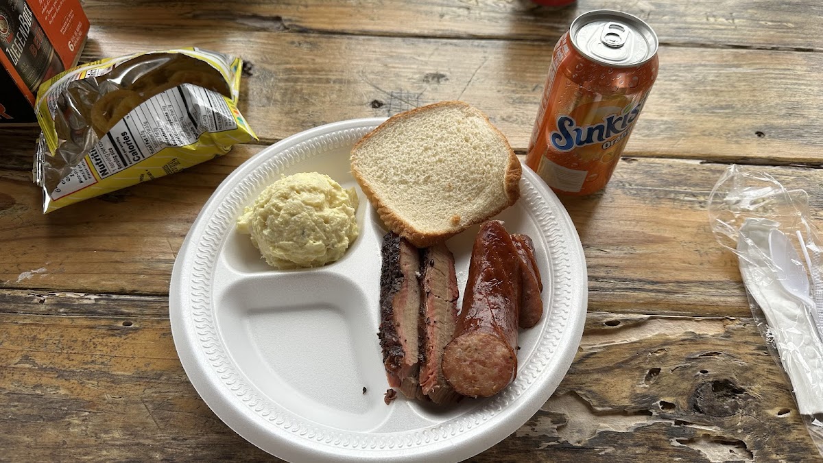 We Slaughter Barbecue - Photo 1