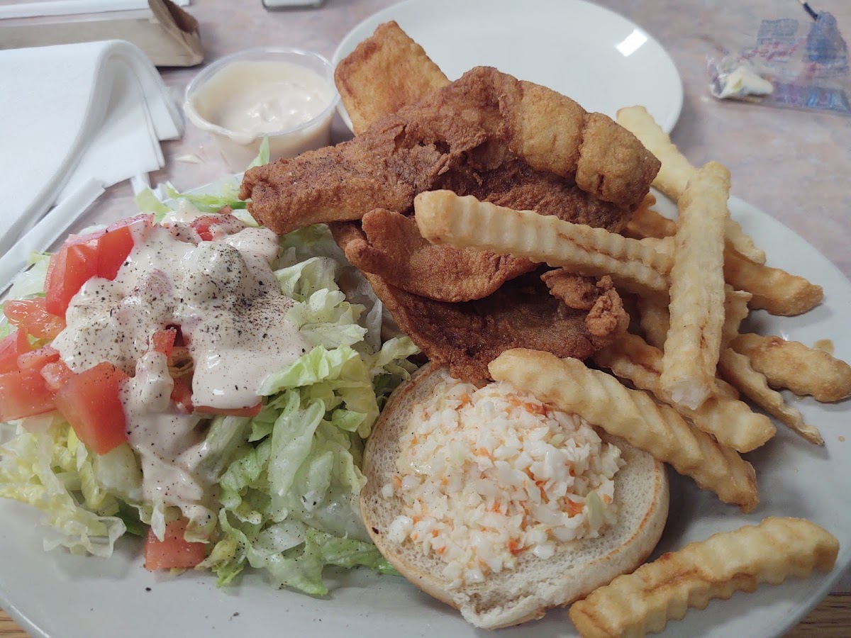 Yadkin Plaza Restaurant - Photo 1