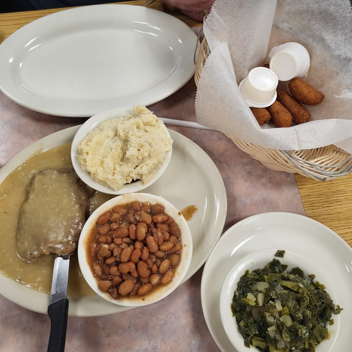 Yadkin Plaza Restaurant - Photo 3