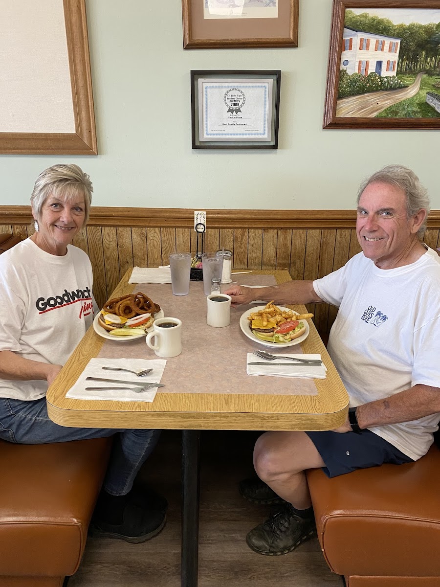 Yadkin Plaza Restaurant - Photo 6