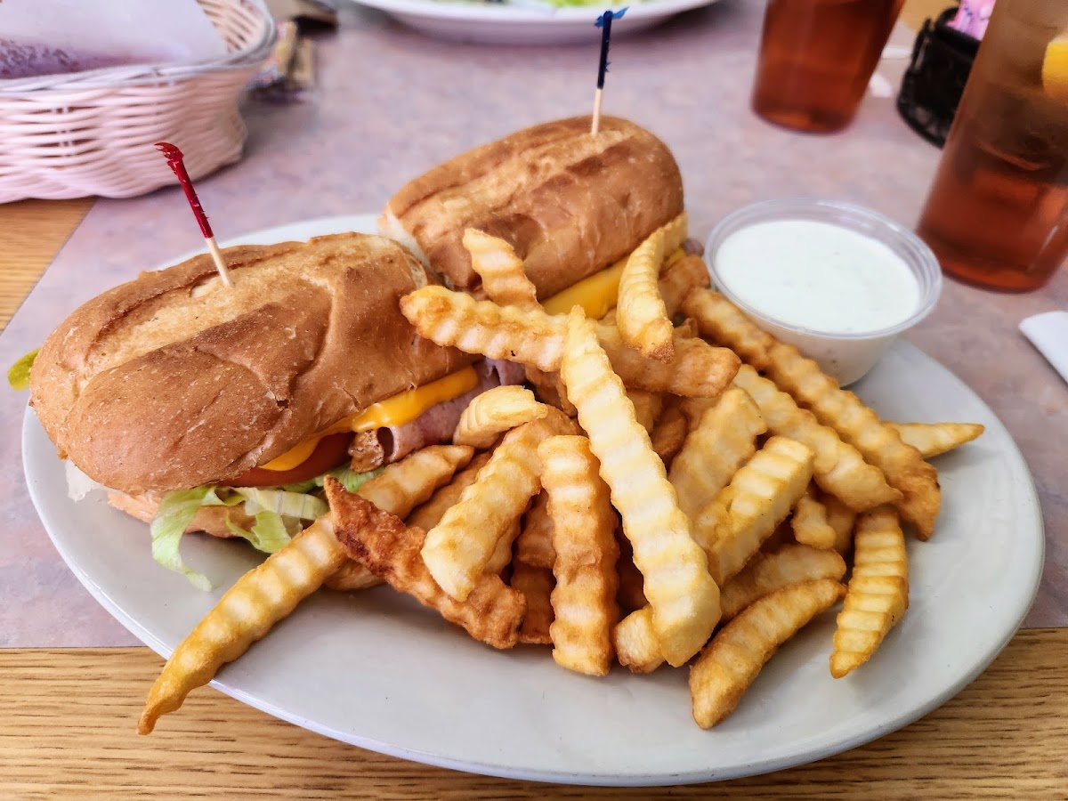 Yadkin Plaza Restaurant - Photo 8