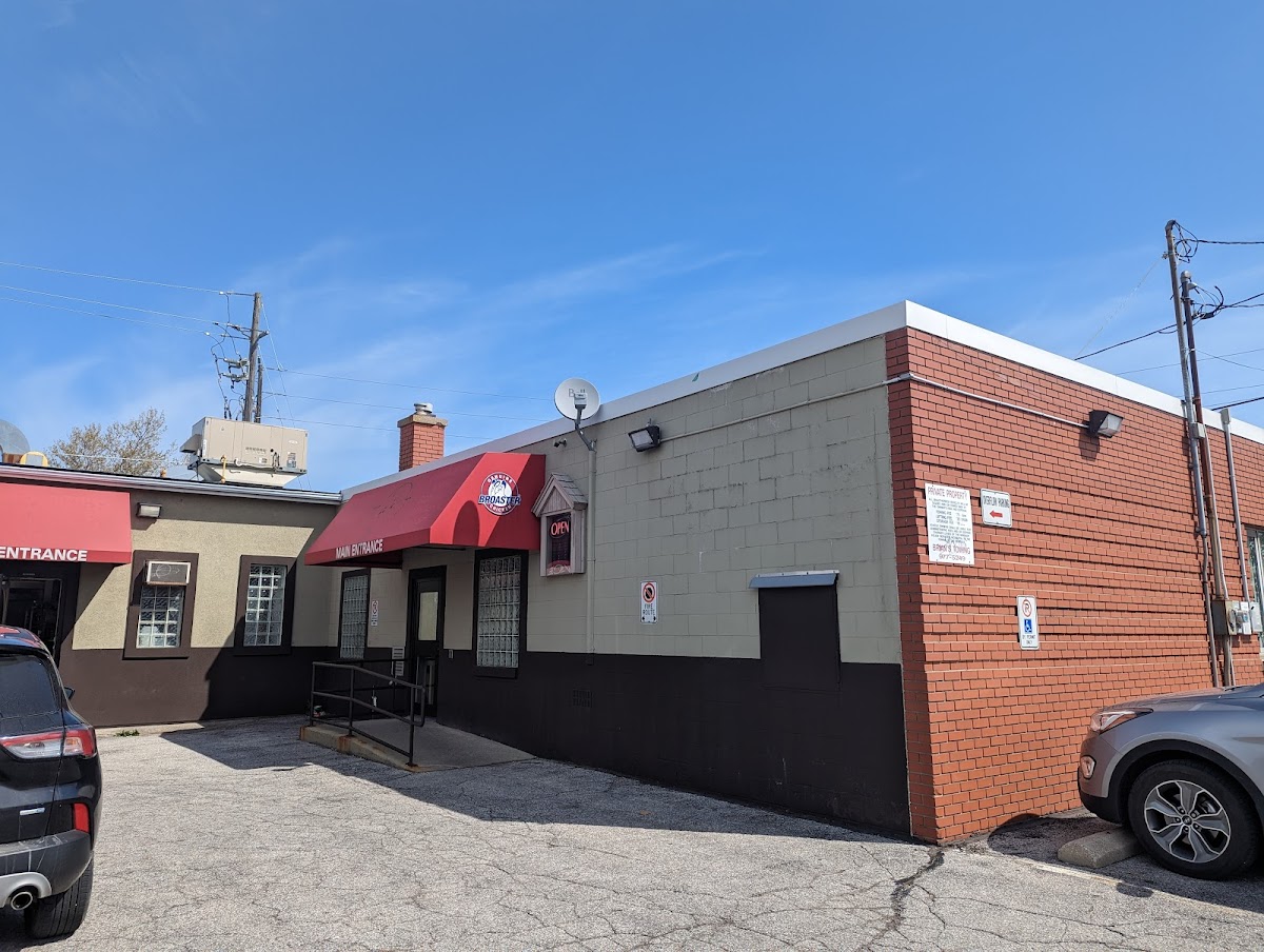 Michigan Bar and Grill - Photo 3
