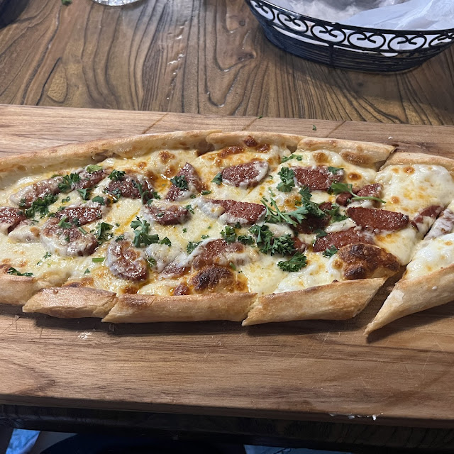 Sucuklu Pide