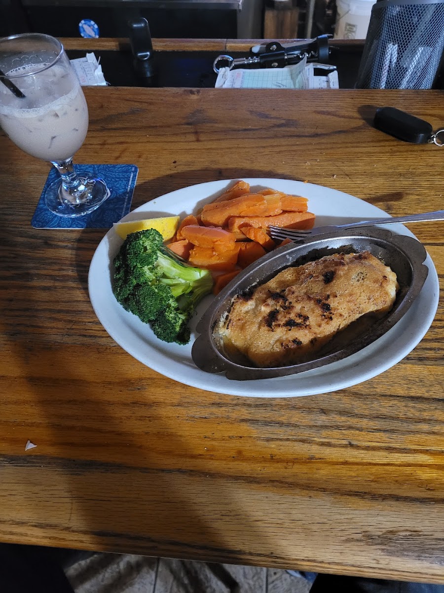 IV Seasons Restaurant - Photo 3