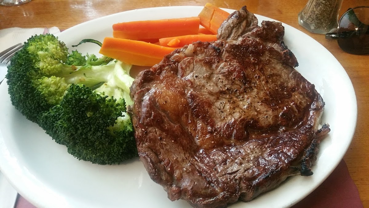 IV Seasons Restaurant - Photo 8