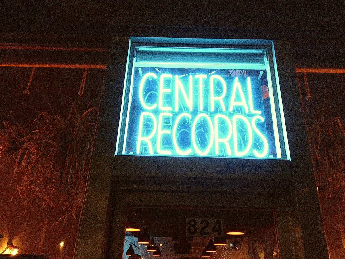 CENTRAL RECORDS Hi-Fi Cafe - Photo 2