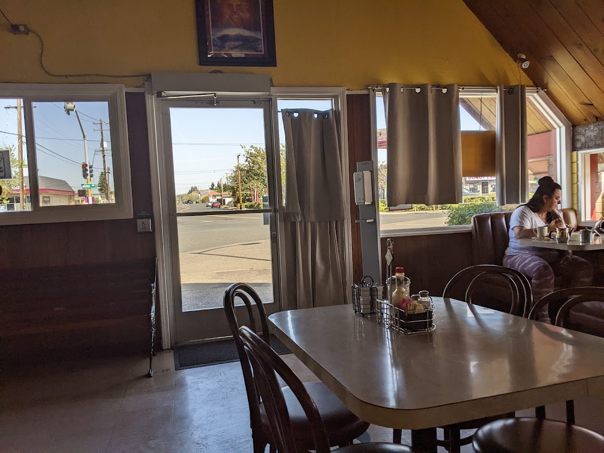 Anna's Coffee Shop - Photo 6