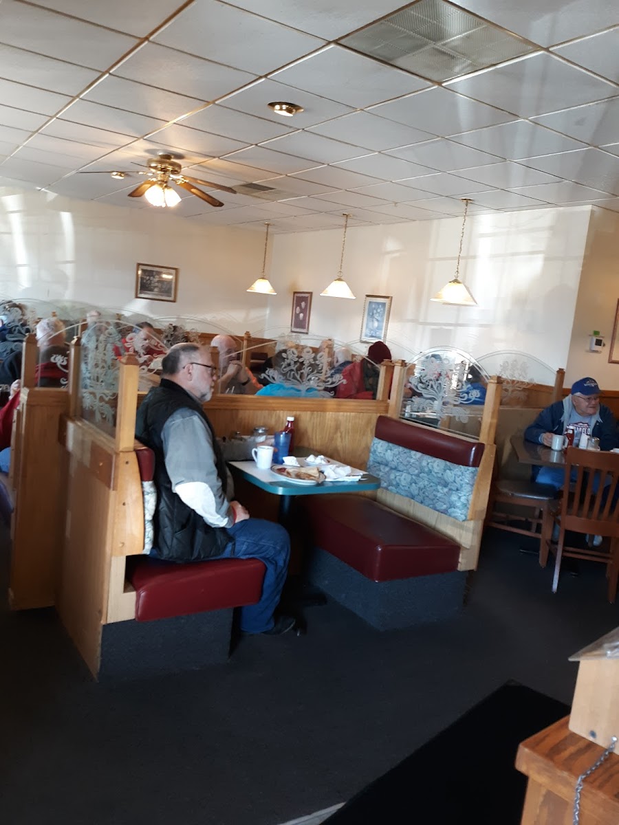 Fredonia Family Restaurant - Photo 9
