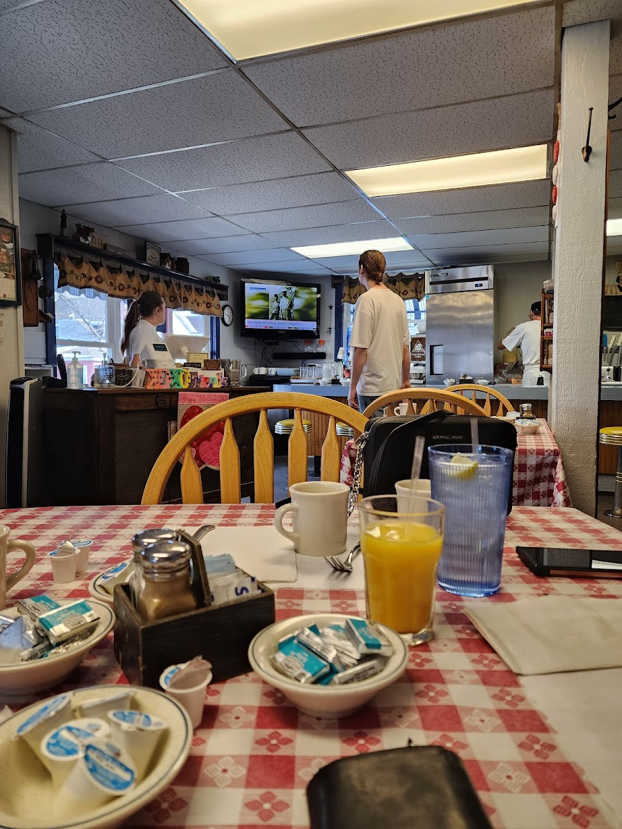Glenda's Cafe - Photo 1