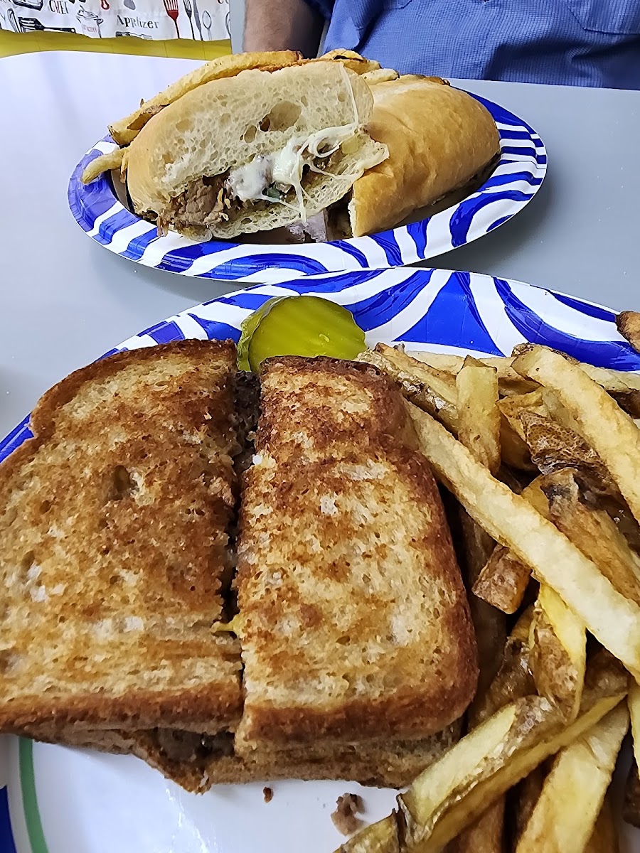 Hilltop Diner and takeout - Photo 9