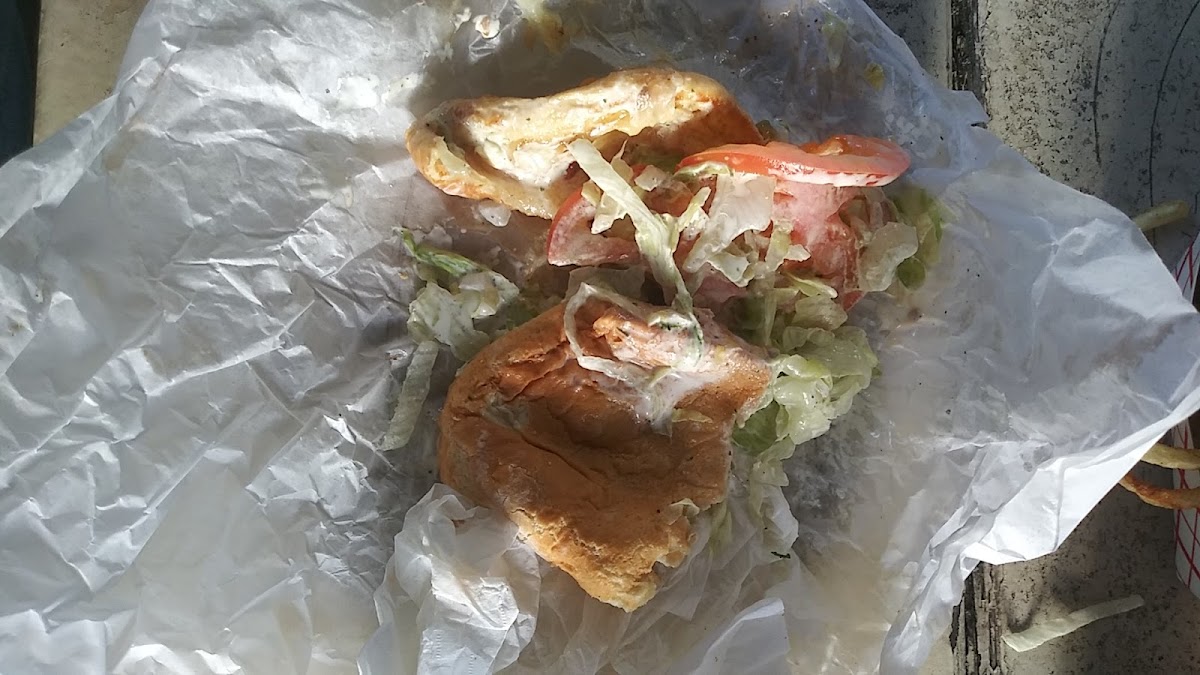 Nells-N-Out - Photo 3
