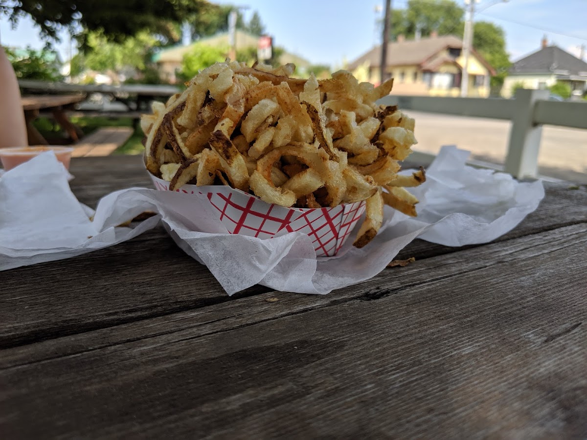 Nells-N-Out - Photo 4
