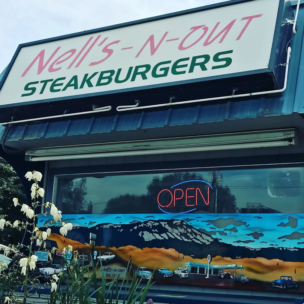 Nells-N-Out - Photo 7