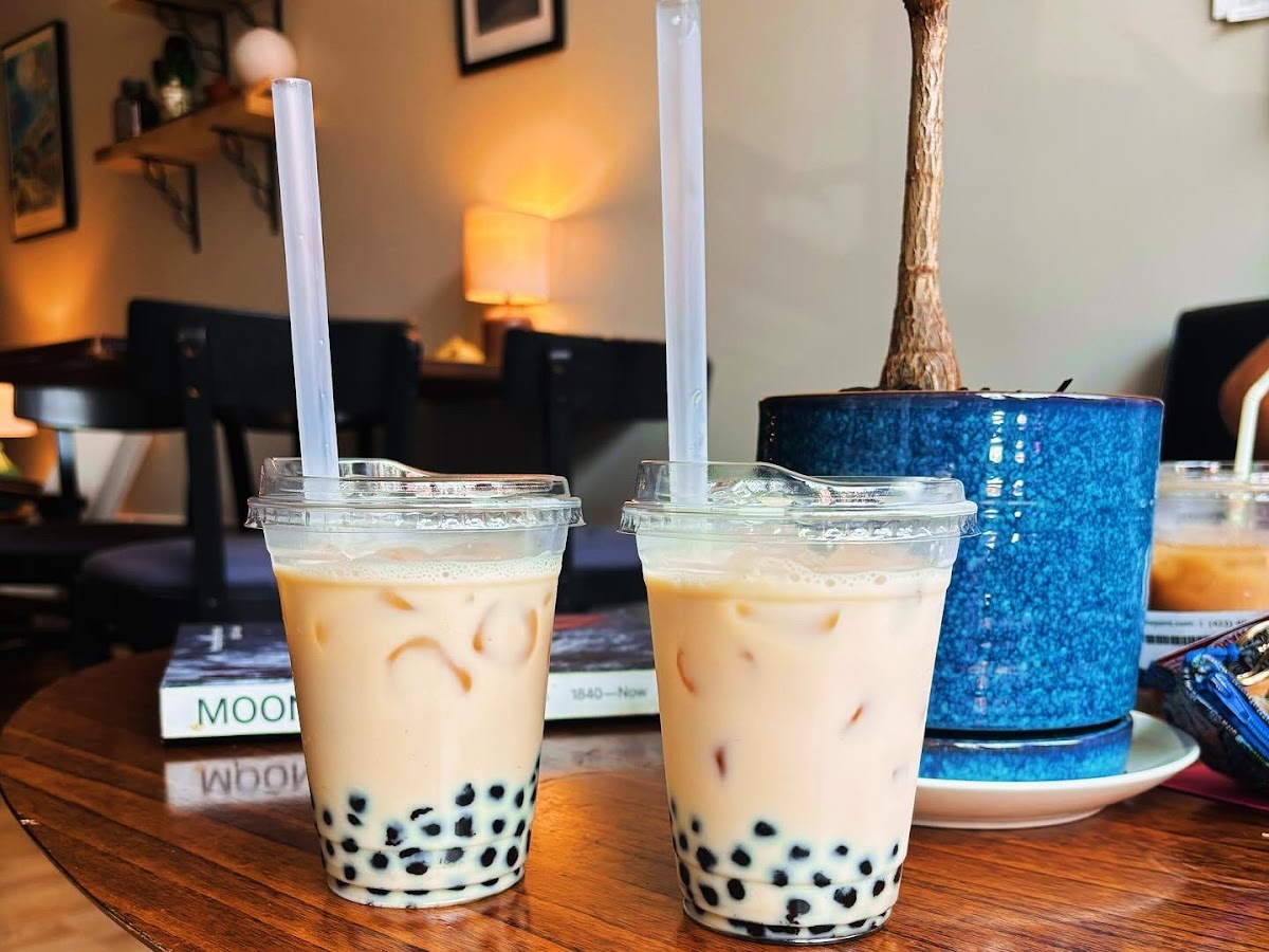 The Moon Coffee and Tea House - Photo 4
