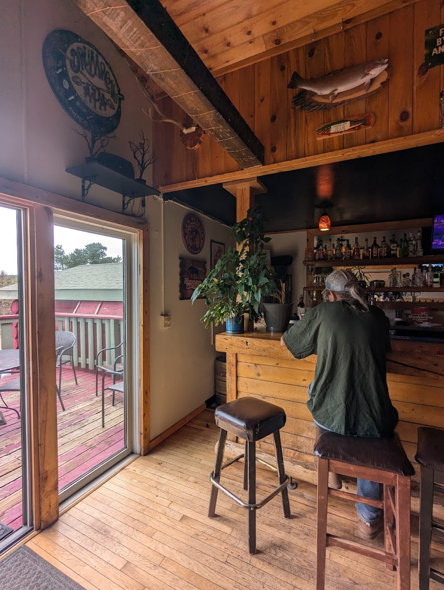 Potbelly Restaurant & Lounge - Photo 6