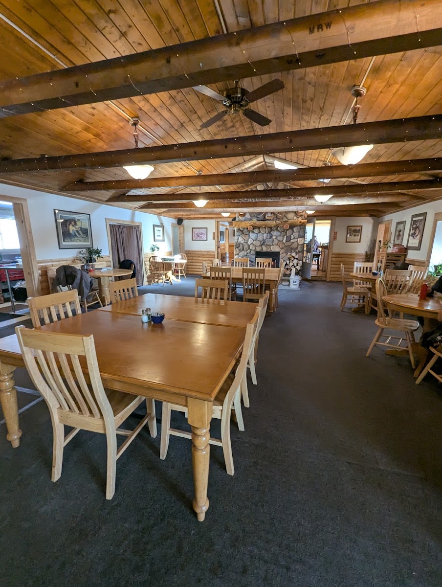 Potbelly Restaurant & Lounge - Photo 7