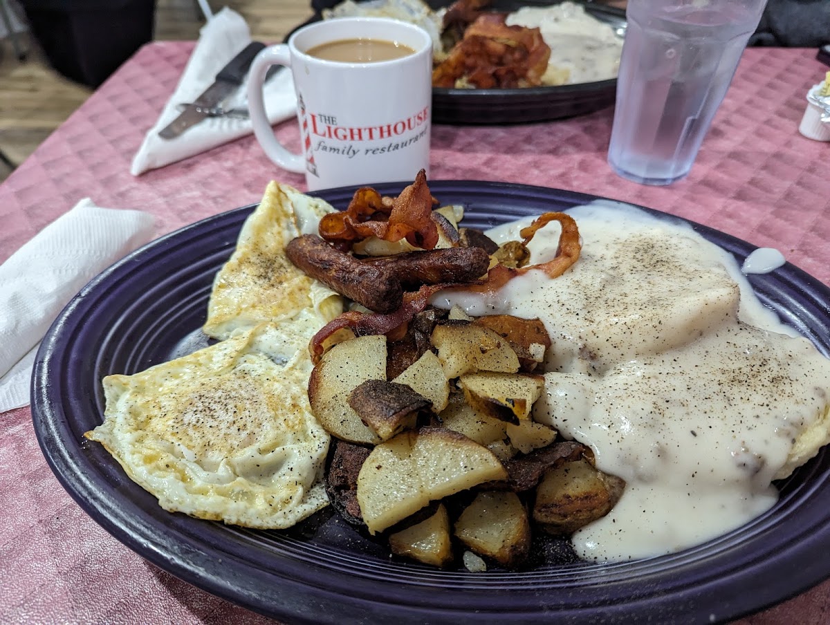 Lighthouse Family Restaurant - Photo 5