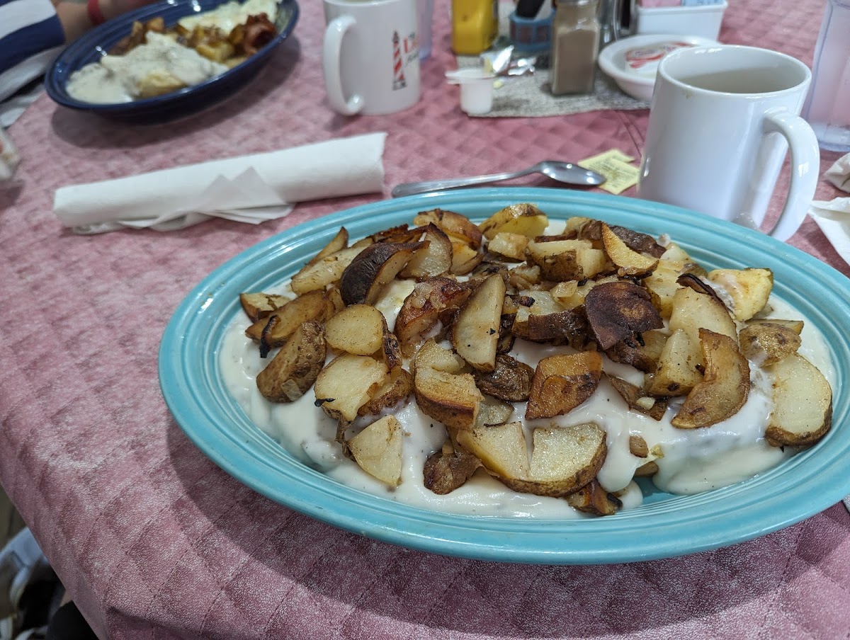 Lighthouse Family Restaurant - Photo 7