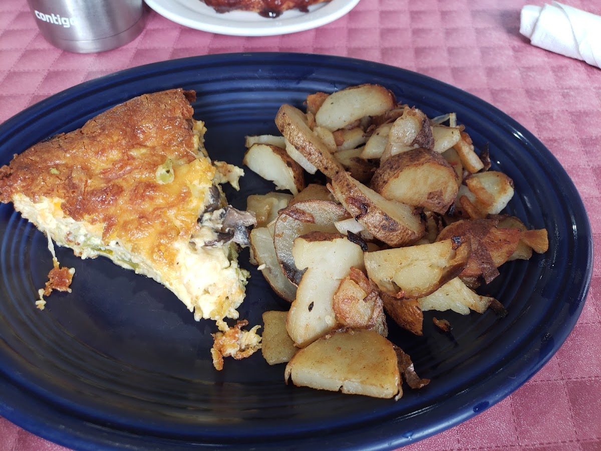 Lighthouse Family Restaurant - Photo 8