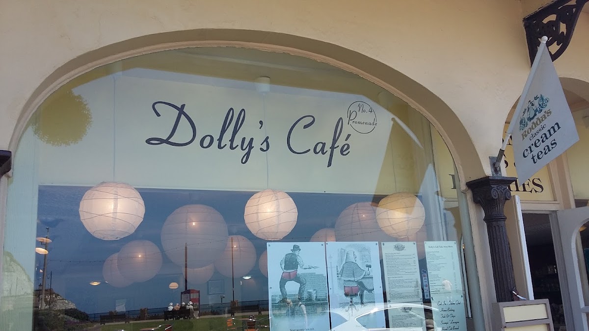 Dolly's Cafe - Photo 3