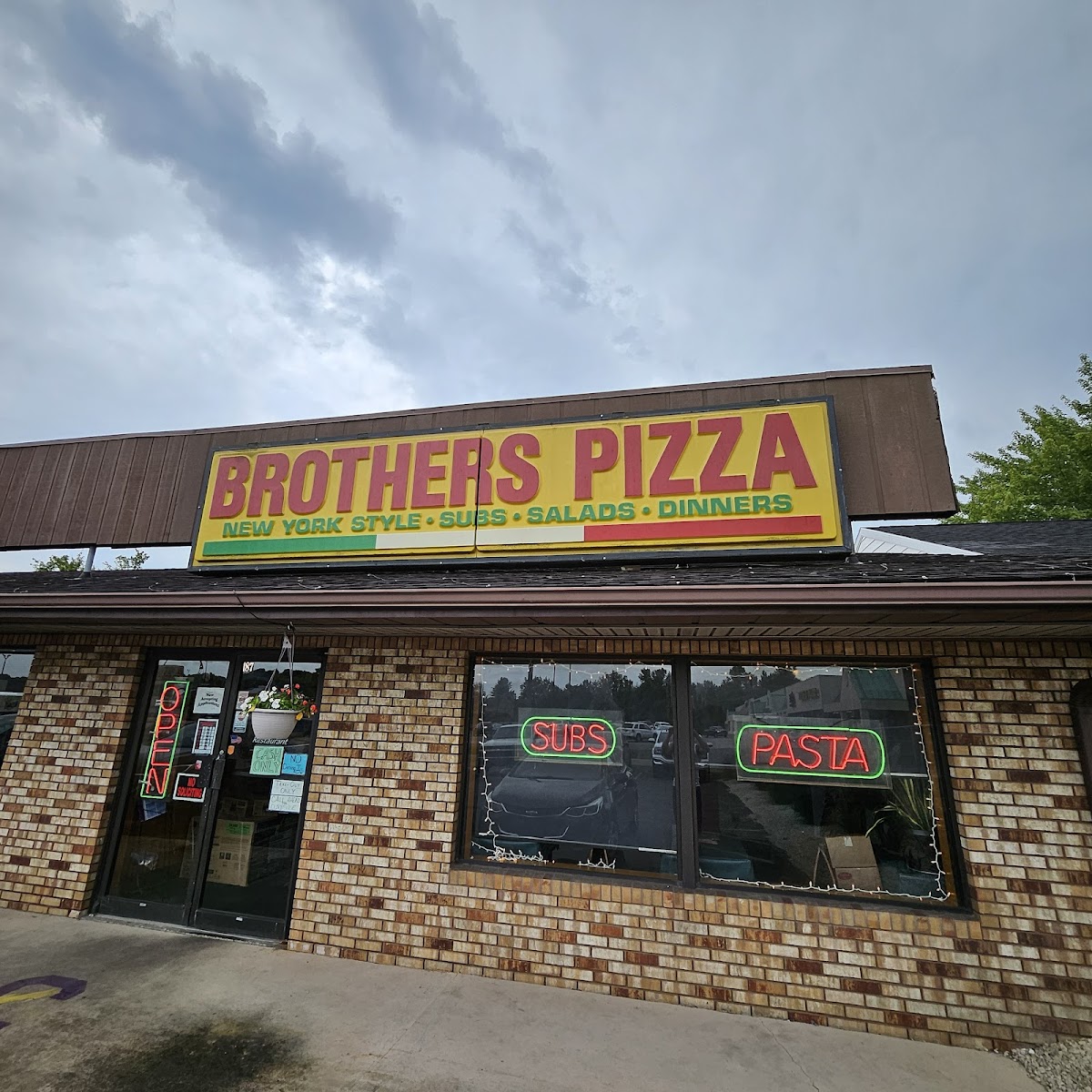 Brother's Pizza Champion Restaurant - Photo 4