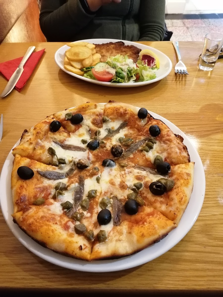 Giovanni's Restaurant - Photo 2
