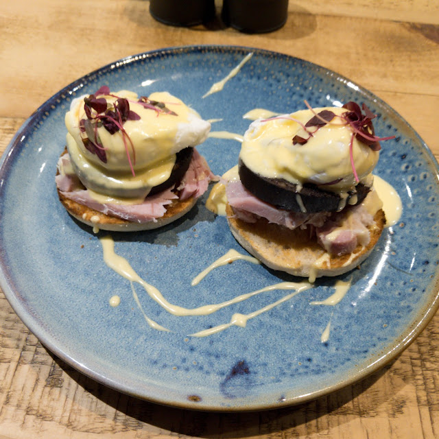 Eggs Benedict
