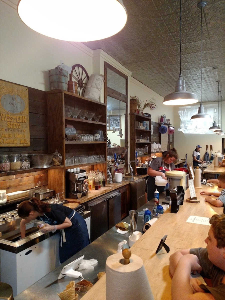 Annie's Soda Saloon - Photo 6