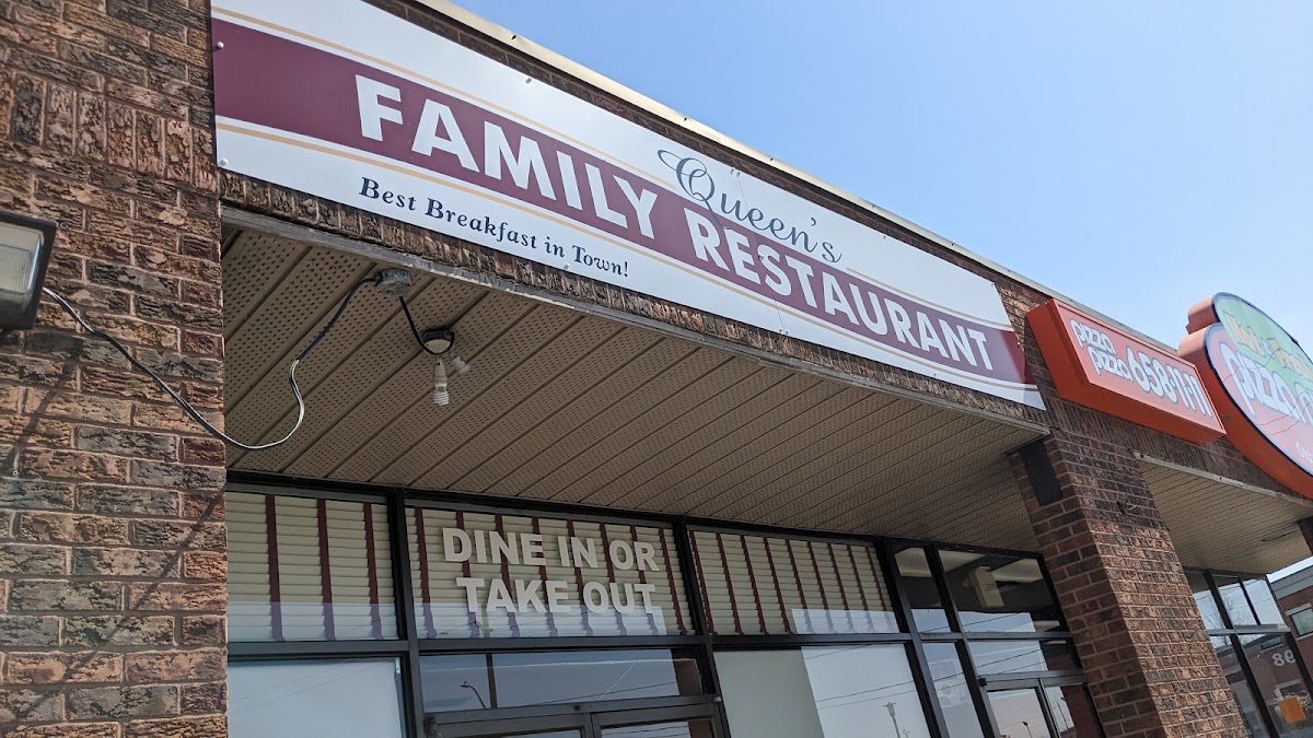 Queenz Family Restaurant - Photo 2