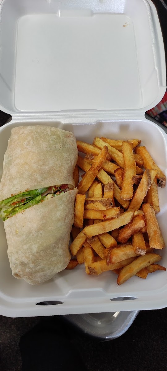 Queenz Family Restaurant - Photo 3