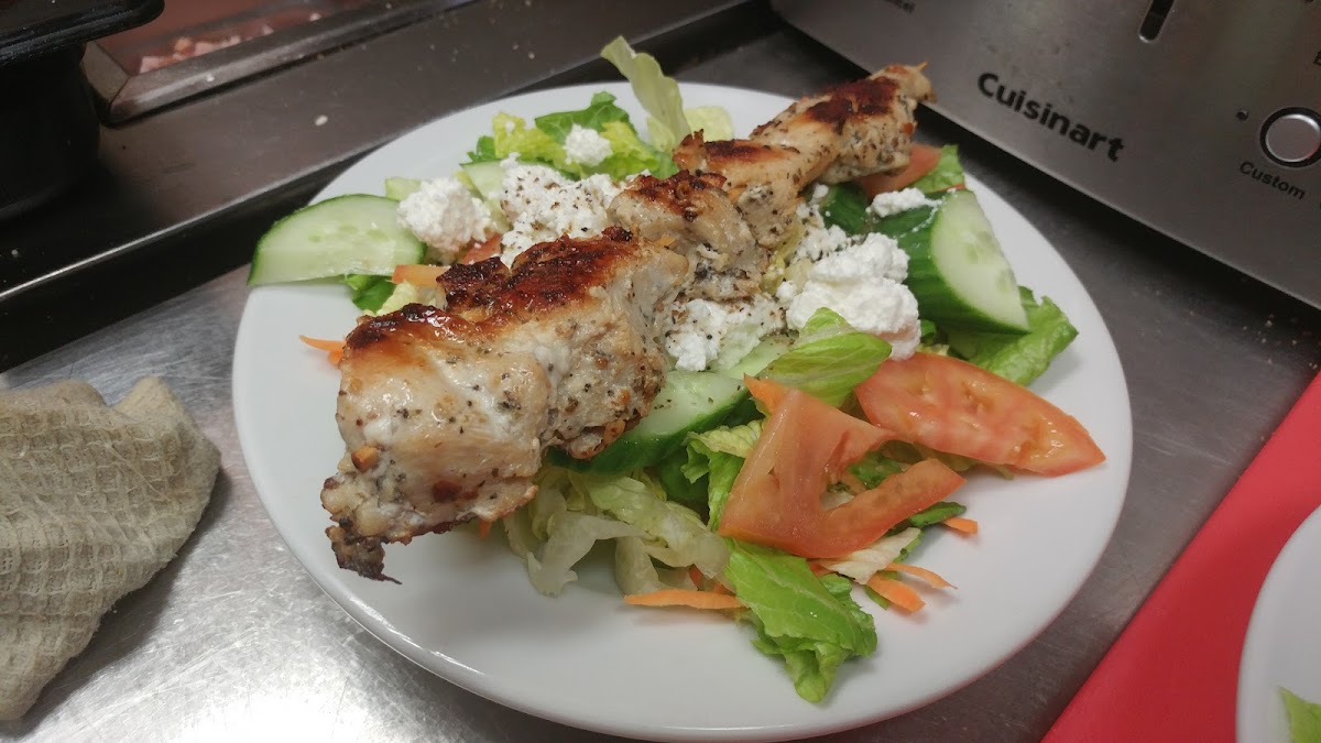 Queenz Family Restaurant - Photo 4
