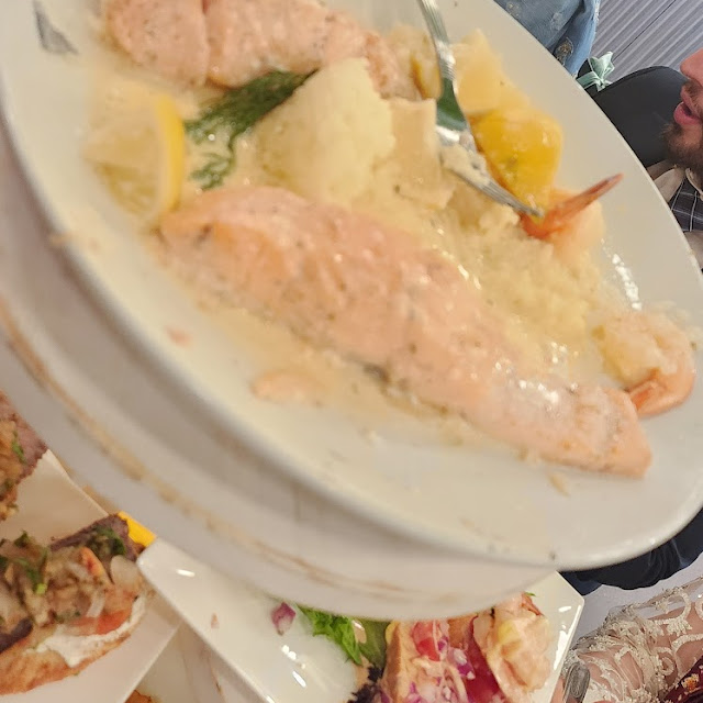 Salmon with White Sauce