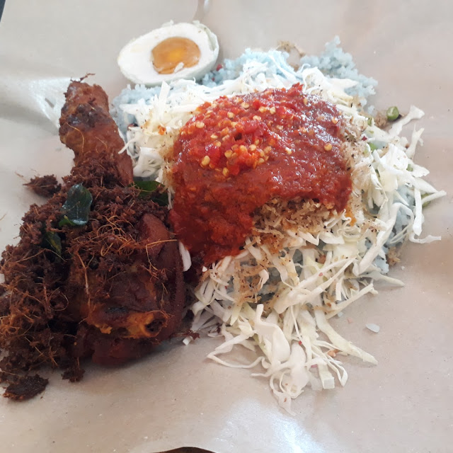 Nasi Kerabu Ayam Brempah