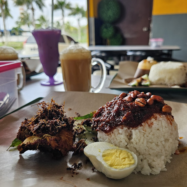 Nasi Lemak Ayam Berempah