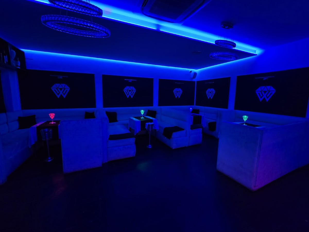 White Diamond Lounge Bar - Photo 3