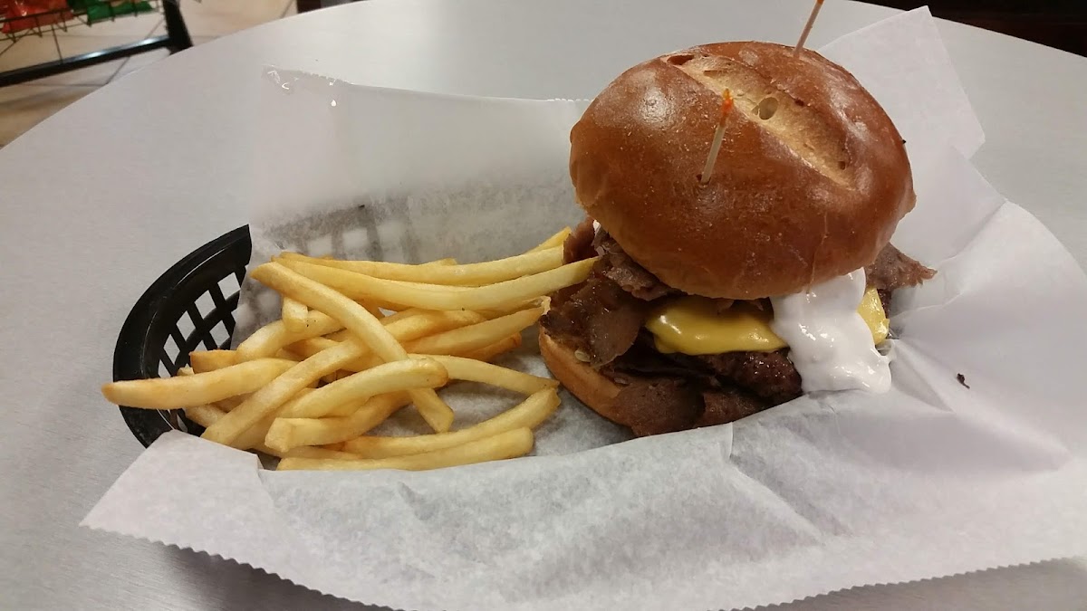Madtown Chicken N’ Fish - Photo 5