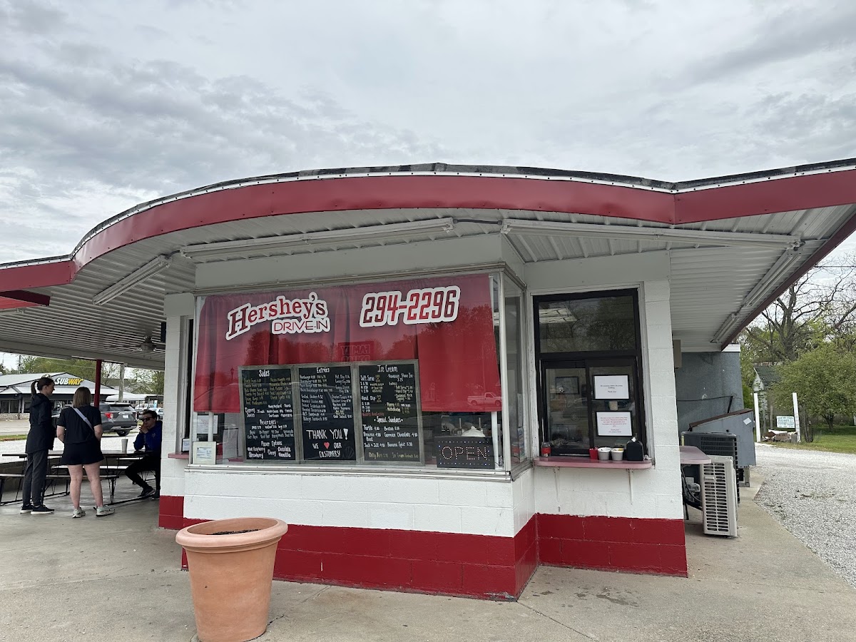 Hershey's Drive In - Photo 2