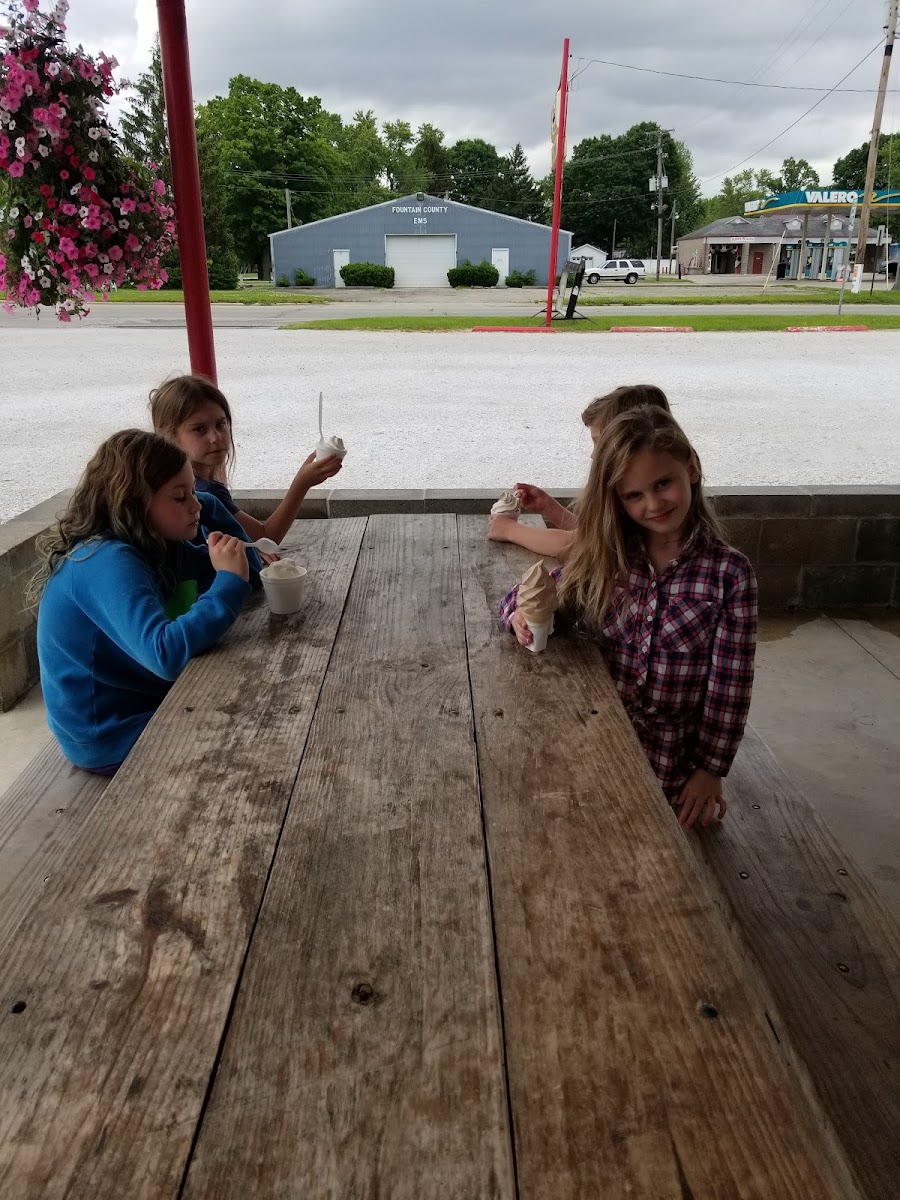 Hershey's Drive In - Photo 5
