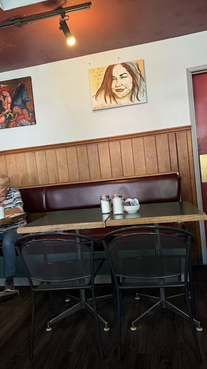 Arbutus Cafe - Photo 3