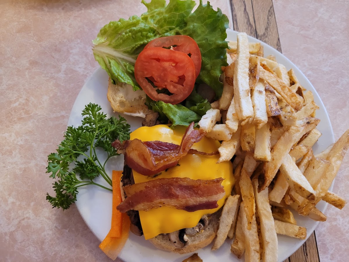 Arbutus Cafe - Photo 4