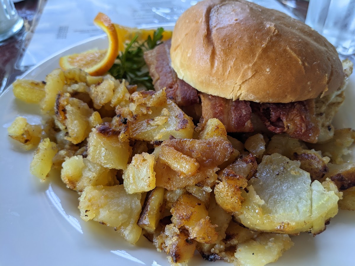 Arbutus Cafe - Photo 8