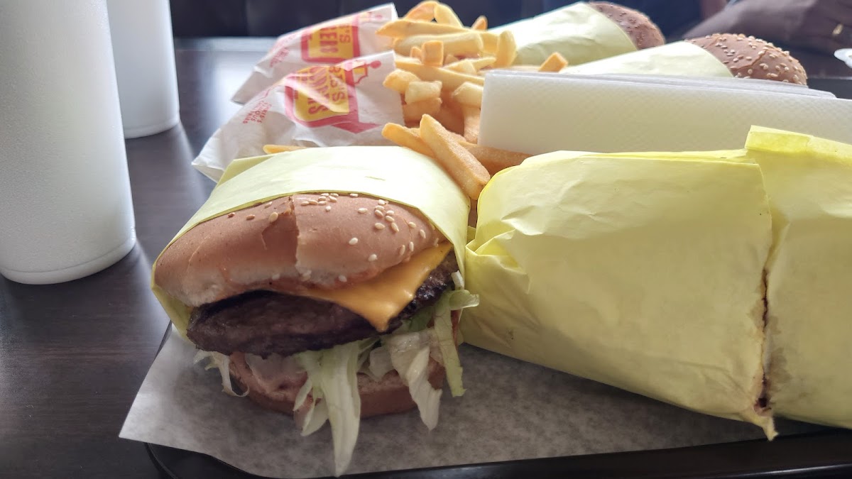 Chris's Hamburgers - Photo 1