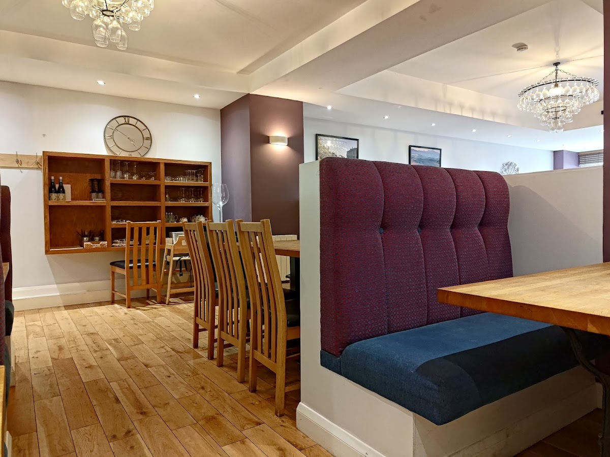 Landos Restaurant - Photo 2