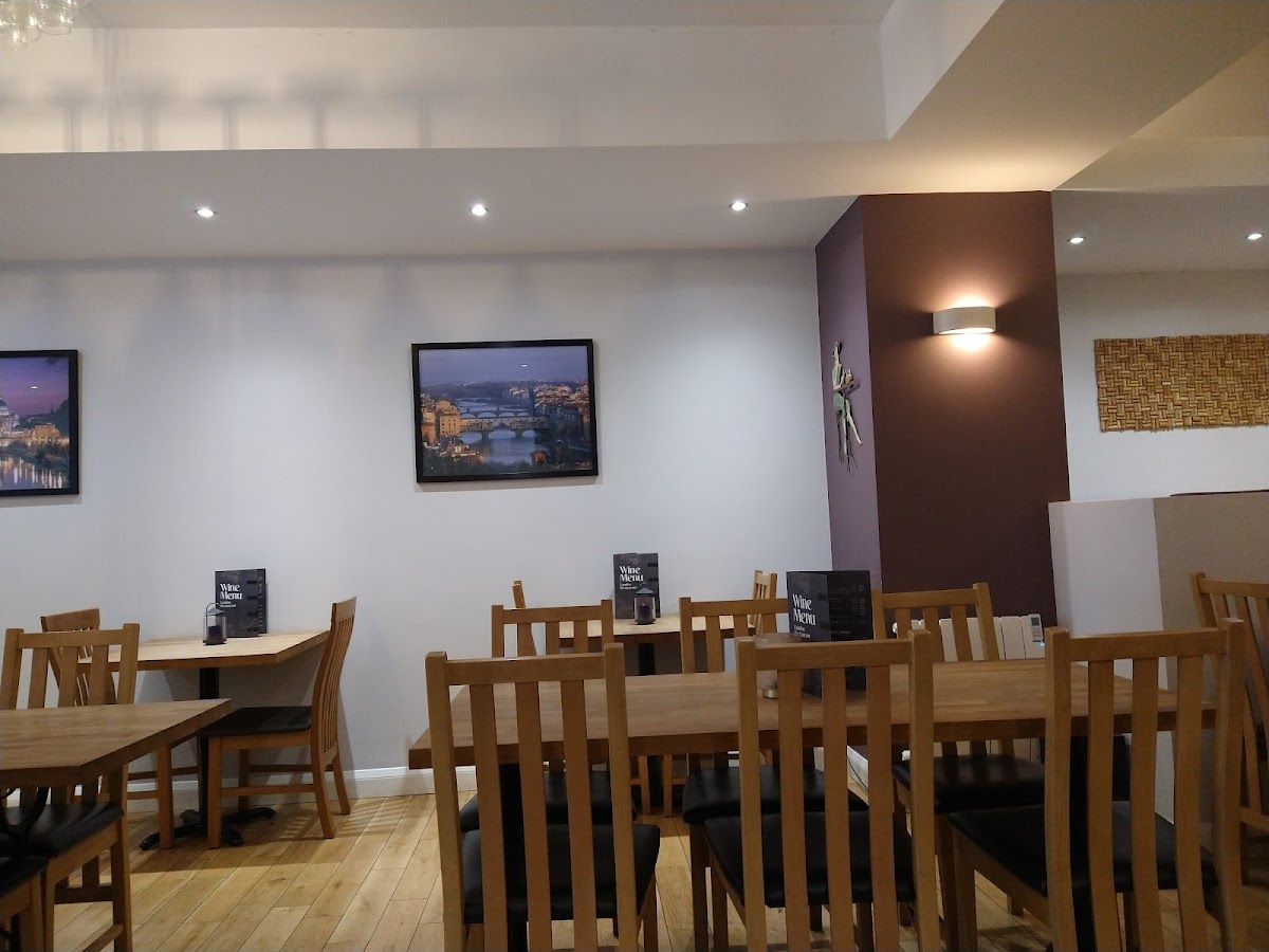 Landos Restaurant - Photo 7