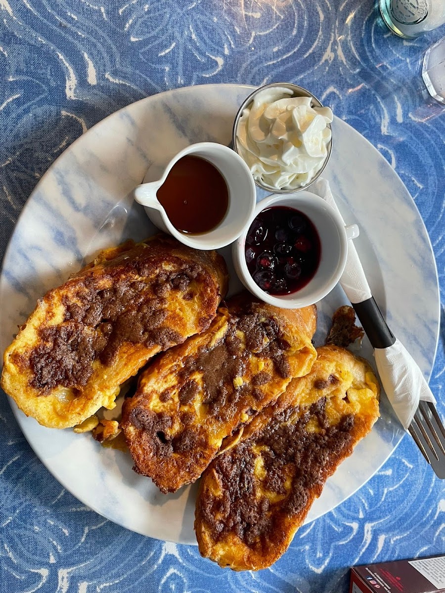 Tonollis Deli - Photo 4