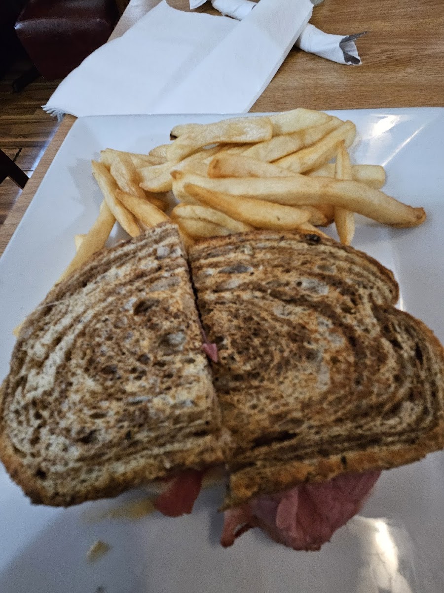 Mathews Grill and Deli - Photo 4